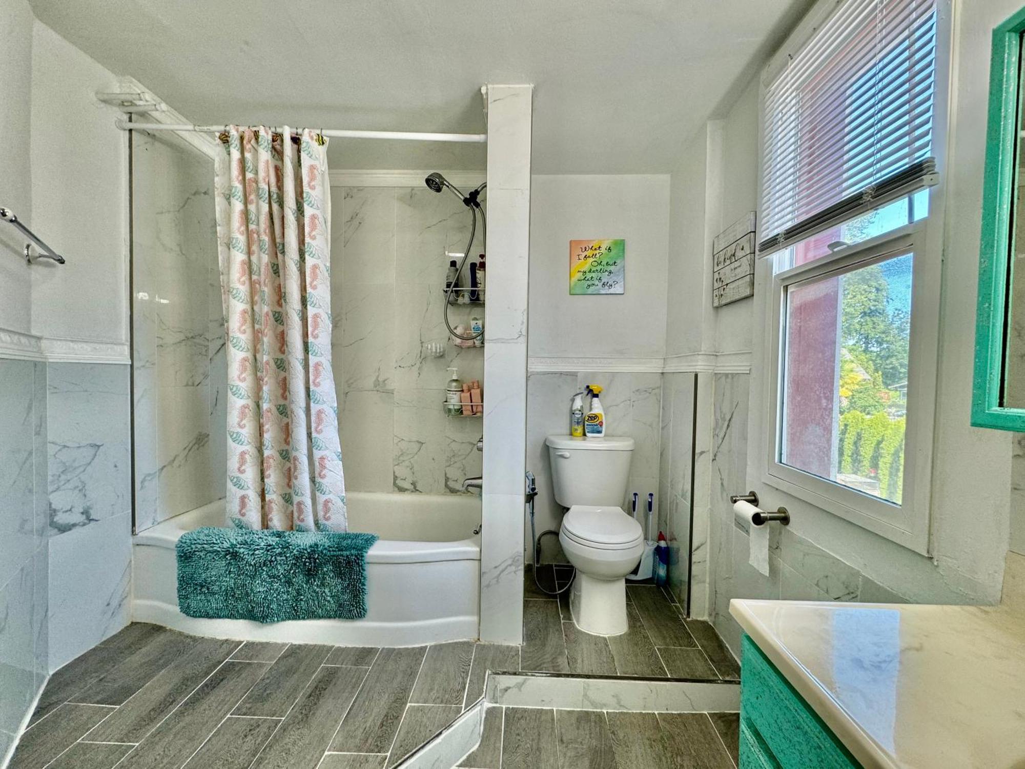 Private Room With Two Twin Beds Air Conditioning And Shared Bathrooms Located Near Seatac Airport And Downtown Seattle Eksteriør bilde